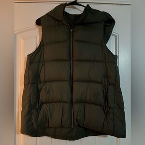 Lululemon Women’s Down and Around fill-vest green